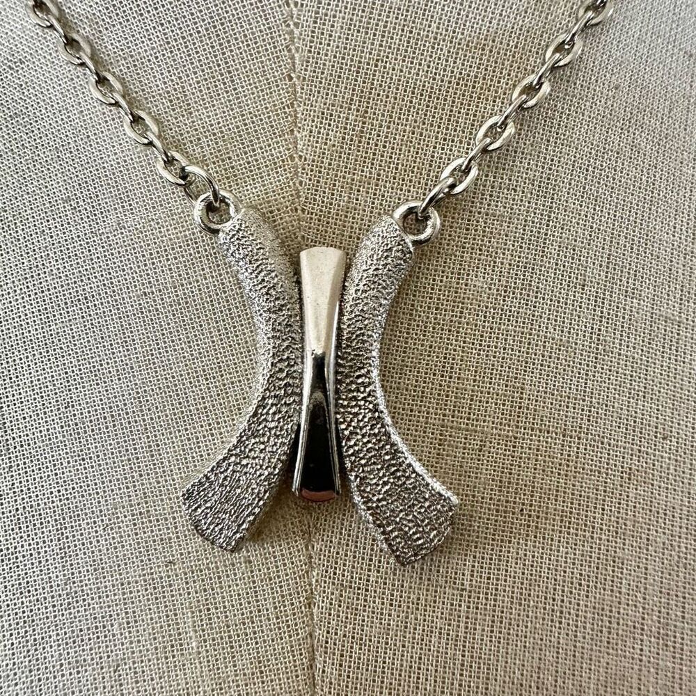 Vintage silver tone pendant necklace